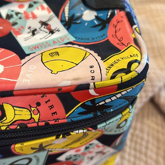 KATE SPADE Train Case/Toiletry Bag-Good preloved condition-TRAVEL CITY Theme - Picture 11 of 12